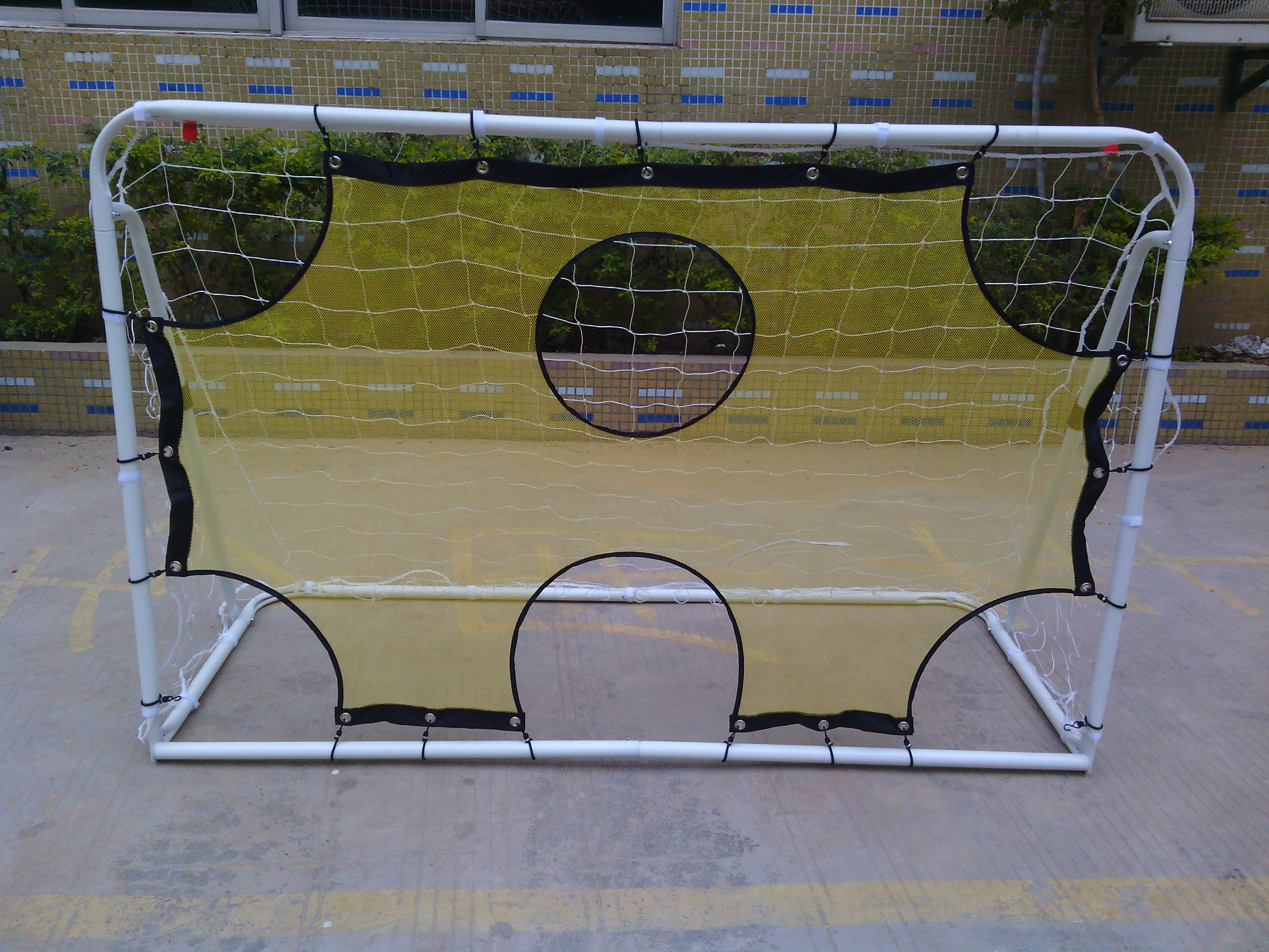 Portable soccer goal